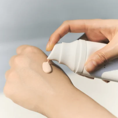 SKIN1004 Madagascar Centella Tone Brightening Tone-Up Sunscreen 50ml - Maison Glow